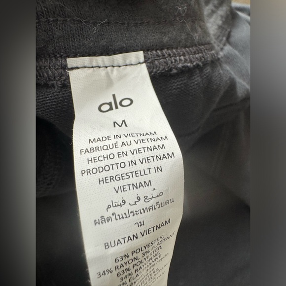 Alo Soho Set Anthracite gray  Super Cute & Comfy. Sold as set. Trending style. - Picture 4 of 8